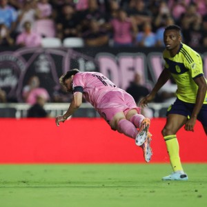 官网入口-梅西完成帽子戏法，再度征服球迷